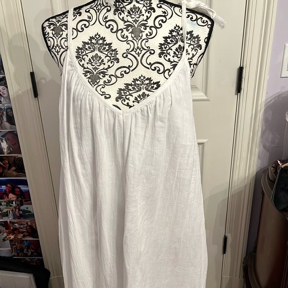 White maxi old navy sundresss
